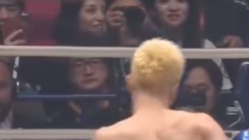 Mayweather bailó y se rió de su oponente y acabó con él en tan solo 2 minutos.