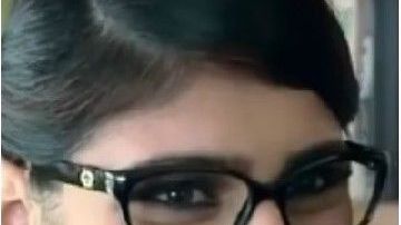 Mia Khalifa se acerca a la Premier League, al West Ham y ¿al Chicharito?