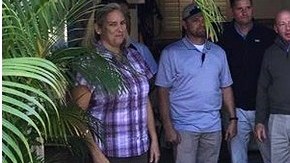 Bush entregando las pizzas