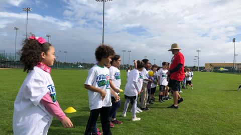 La NFL siembra la semilla del futbol americano en niñas y niños.