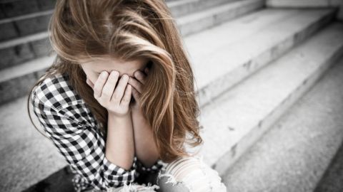 La adolescente quiso practicar sexo oral grupal y terminó en el quirófano.