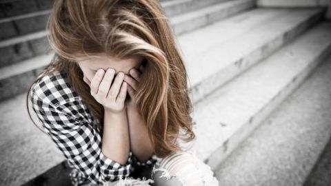La adolescente quiso practicar sexo oral grupal y terminó en el quirófano.