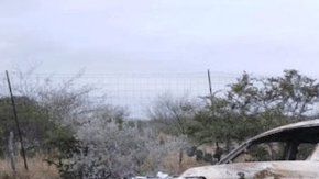 Los cuerpos fueron hallados en una camioneta.