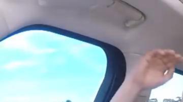 La cantante tiene 5 lujosos autos, pero ella no sabe como maneja