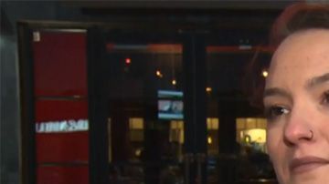 Sonya MacMillan le pagó la compra a un anciano de 84.