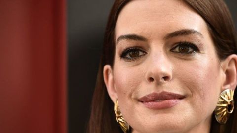 Anne Hathaway es una madre dedicada.