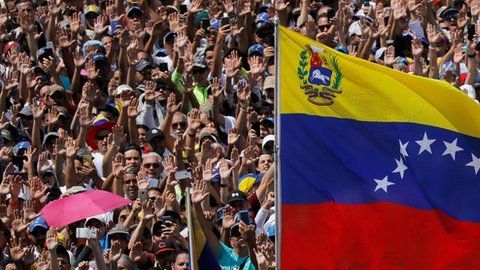 Miles de personas salieron a las calles de Caracas.