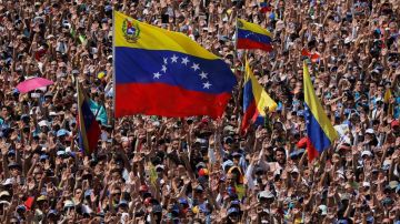 Miles de personas salieron a las calles de Caracas.