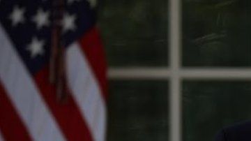 Trump dice que declara emergencia nacional porque hay una "invasión" de criminales y drogas.