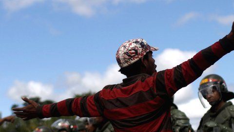 El gobierno de Nicolás Maduro cerró la frontera con Brasil.