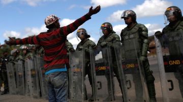 El gobierno de Nicolás Maduro cerró la frontera con Brasil.