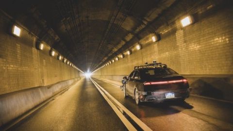 Aurora no fabrica autos, más bien diseña un sistema para que vehículos de Volkswagen, Nissan y Boyton no requieran conductores
