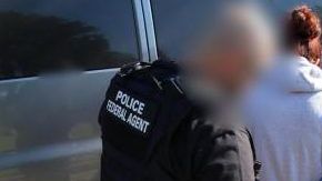 Agentes de ICE realizando una captura