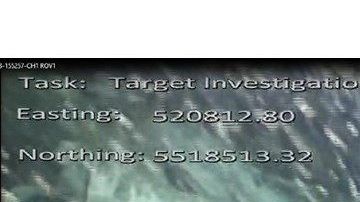Se aprecia un cuerpo humano entre los restos del avión en el que viajaba el futbolista argentino Emiliano Sala.