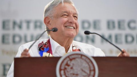 Andrés Manuel López Obrador bromeó en Twitter con el clásico Pumas vs. América