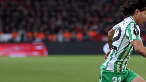 Diego Lainez entró de cambio en lugar de su compatriota Andrés Guardado