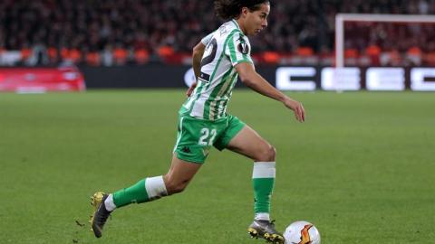 Diego Lainez entró de cambio en lugar de su compatriota Andrés Guardado