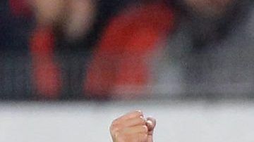 El mexicano Diego Lainez se estrenó como goleador del Real Betis en un partido de Europa League.