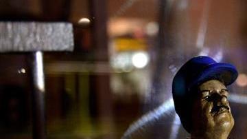 Figuras, souvernirs y hasta rezos por el Chapo en Sinaloa.