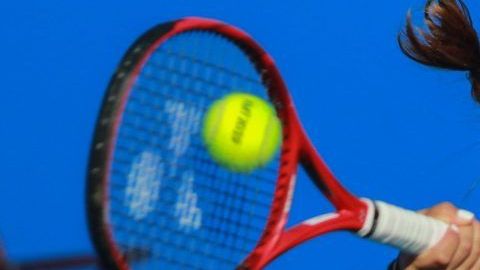 La tenista puertorriqueña Mónica Puig en acción durante la primera ronda del Abierto Mexicano de tenis en Acapulco, México.