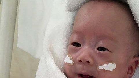El hospital de la Universidad de Keio le dio el alta médica tras mantenerlo en incubadora desde el pasado agosto.