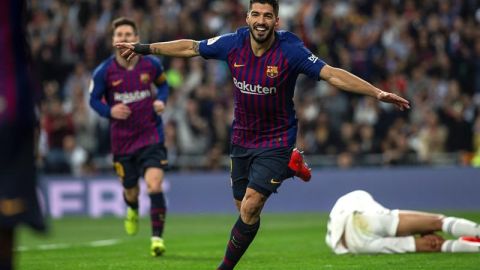 Luis Suárez colaboró con un doblete en la goleada del Barcelona sobre el Real Madrid