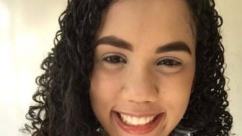 Michelle Amarante se siente orgullosa de su cabello rizo.