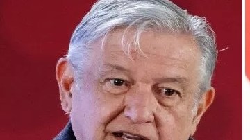El presidente Andrés Manuel López Obrador y Pedro César Carrizales Becerra, apodado “El Mijis”.