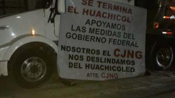 Las mantas fueron colocadas en Guadalajara.