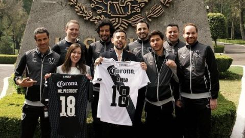 El equipo de Club de Cuervos quiso reunirse con López Obrador, pero no tuvo suerte