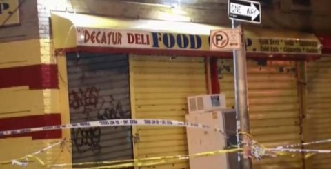 La bodega ubica en la esquina de la calle East 193 y la avenida Decatur, en el sector Fordham Manor.
