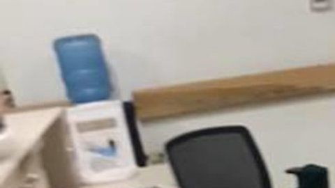 Las imágenes del doctor cenando.