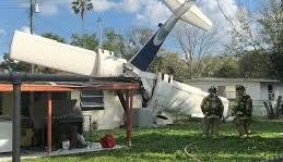 Un avión se estrelló contra una casa en Florida.