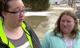 Una pareja de lesbianas es discriminada en Indiana cuando intentan realizar su declaración de impuestos conjuntamente.