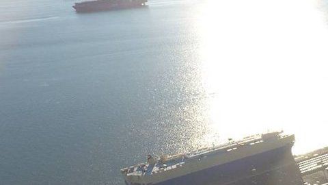 Elon Musk comparte en Twitter impresionante foto de Teslas en Puerto de San Francisco
