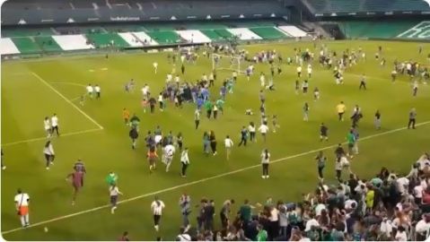 Una estampida humana invadió el estadio Benito Villamarín
