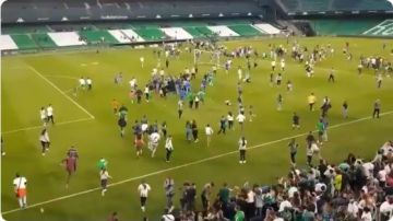 Una estampida humana invadió el estadio Benito Villamarín