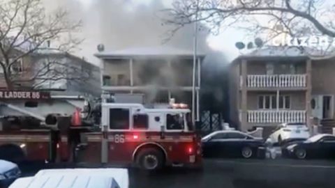 La Policía dijo que solo se reportaron “heridas menores” en el incendio.