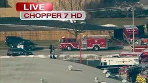 Fuerte presencia policial en el sitio del tiroteo en los suburbios de Chicago.