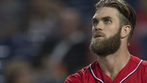 El pelotero estadounidense Bryce Harper firmó un impresionante contrato con los Phillies de Philadelphia.