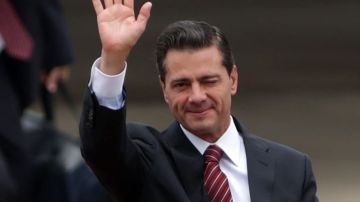 Peña Nieto pareciera tener problemas con su estatura.