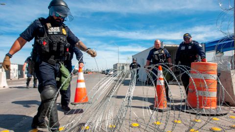 Autoridades federales y estatales en México realizan operativos para controlar a inmigrantes centroamericanos.