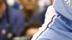 Zion Williamson de los Duke Blue Devils tras lesionarse en el juego ante North Carolina por unos tenis defectuosos.