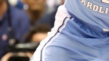 Zion Williamson de los Duke Blue Devils tras lesionarse en el juego ante North Carolina por unos tenis defectuosos.