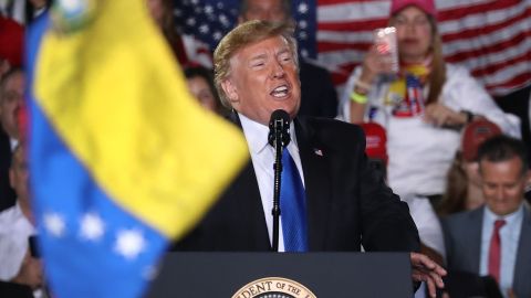 En febrero 2019, Trump dijo que el tiempo para los militares que apoyan a Maduro se acababa