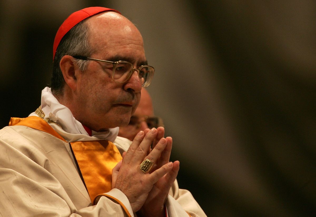 Alfonso López Trujillo, cardenal fallecido.