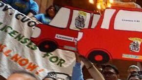 Cientos de inmigrantes y activistas manifestaron dentro del Capitolio estatal, en las escalinatas.