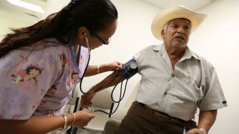 La expansión de la definición de carga pública podría extenderse a aquellos que usaron Medicare parte B.