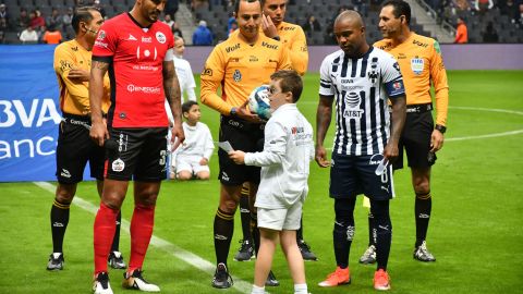 El árbitro Eduardo Galván alentó a un niño con Síndrome de Down a leer la carta protocolaria