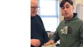 El supuesto infiel negó los hechos con su mano sobre una biblia.